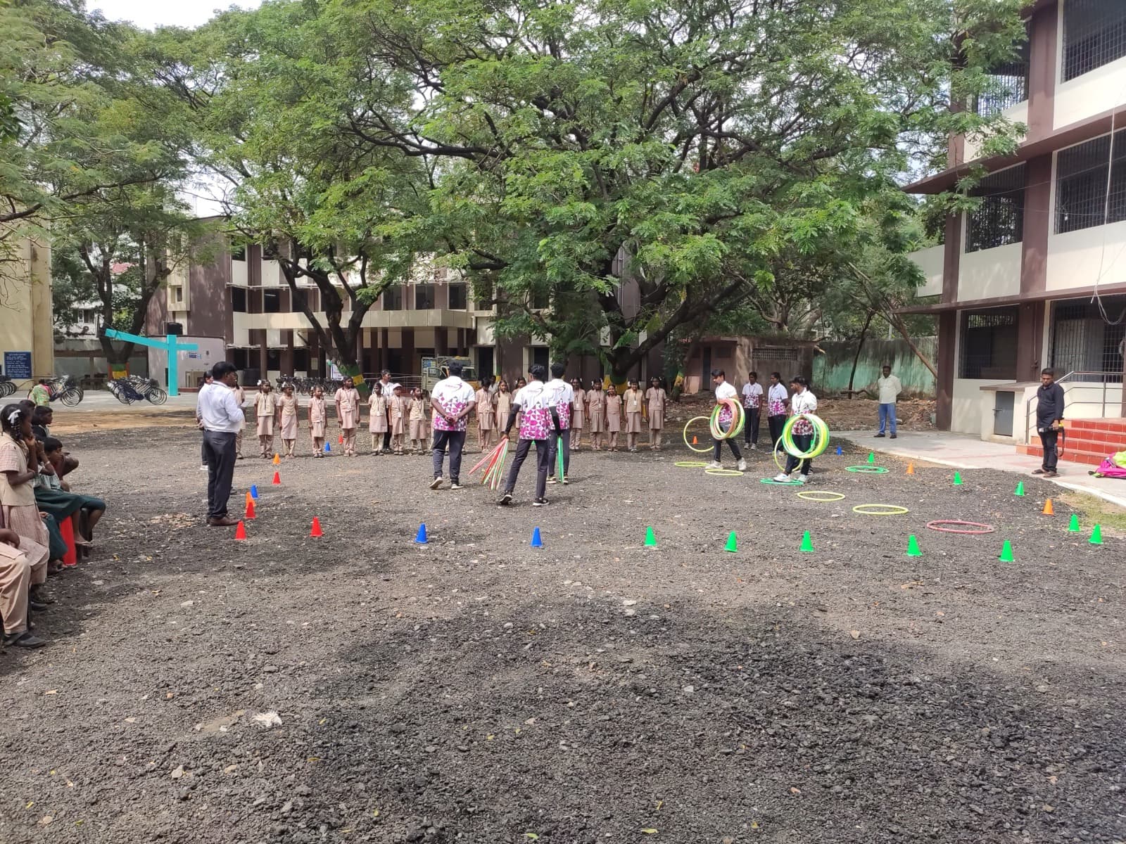 SIO's structured PE work in government schools. (photo 02)