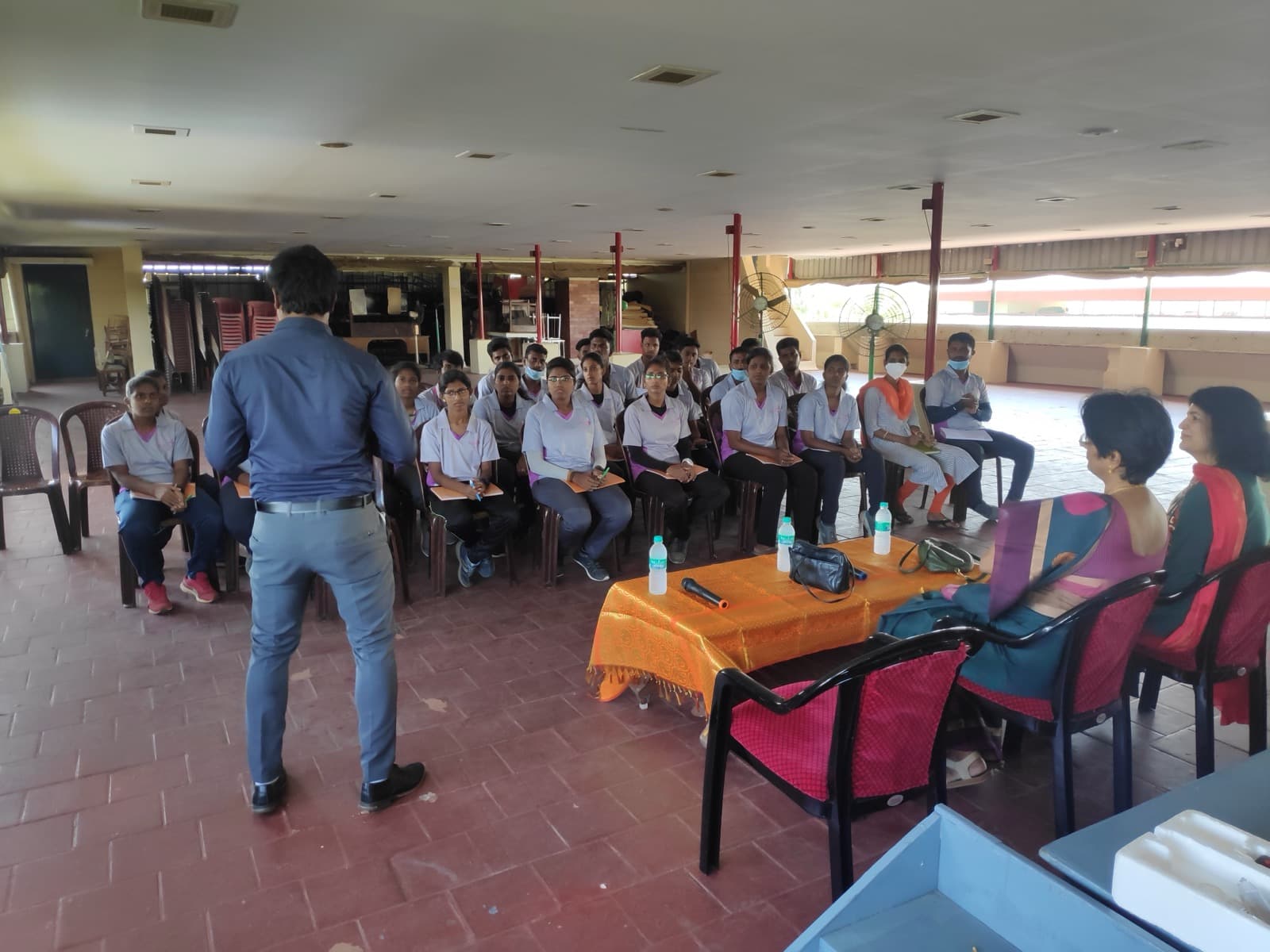 A Sportsa Master Trainer demonstrating a coaching technique